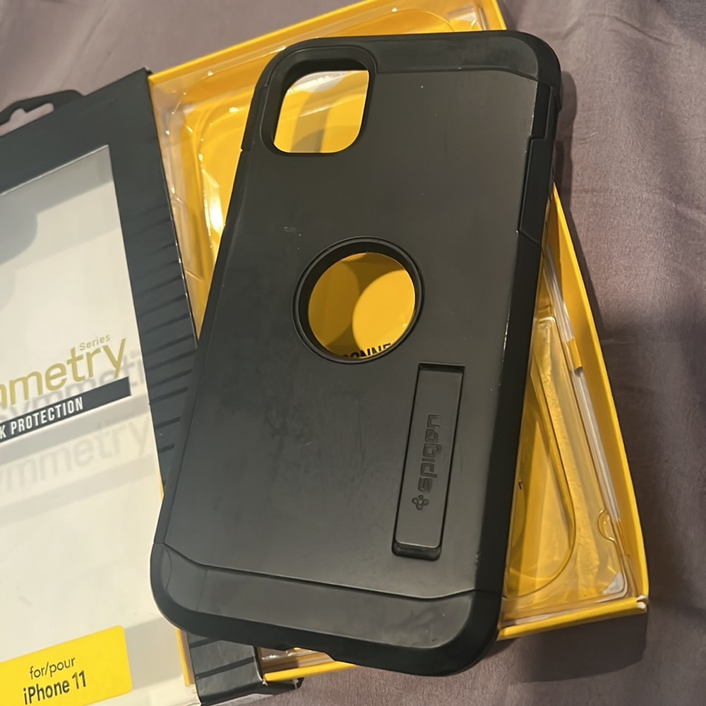 iPhone 11 case - Picture 2 of 3